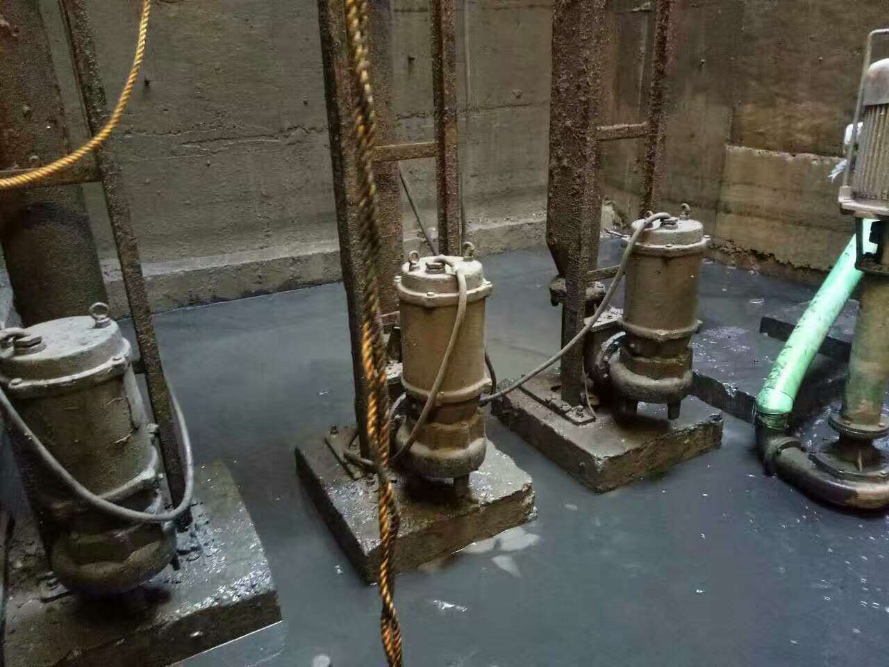 崖州污水池清理