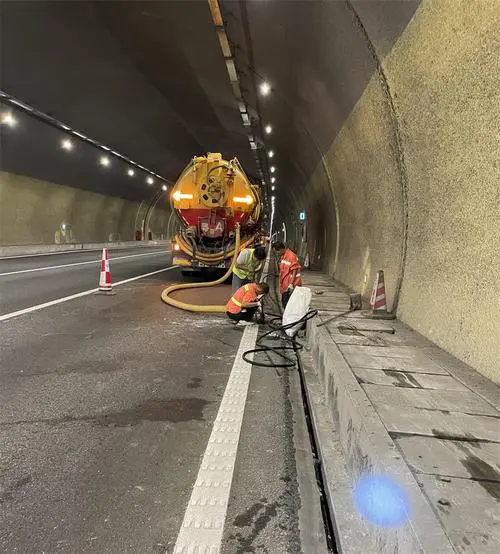 崖州隧道排水渠清淤